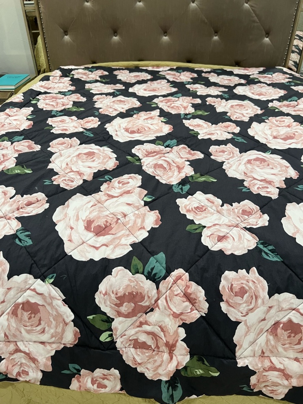 New without tag Roses Floral Print Cotton Twin Size Soft Quilt